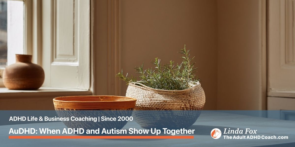 Blog post: AuDHD — two hand-woven baskets of contrasting textures side by side, representing the two different approaches (structure and flexibility) that coexist in an AuDHD brain